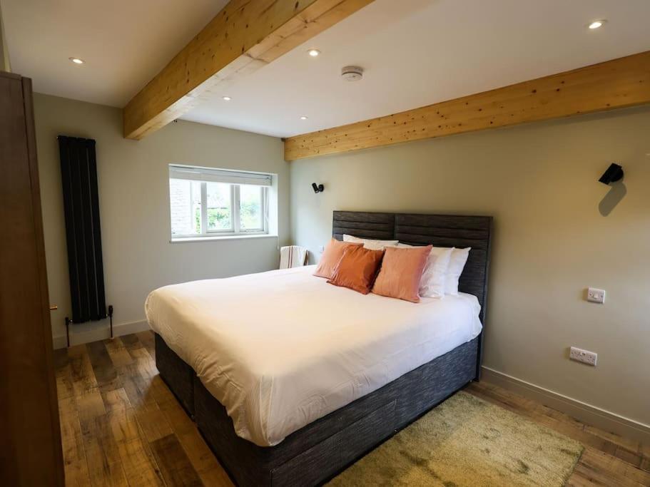 Spacious 1-Bed Apartment With Super King Or Twin In Central Charlbury, Cotswolds Экстерьер фото
