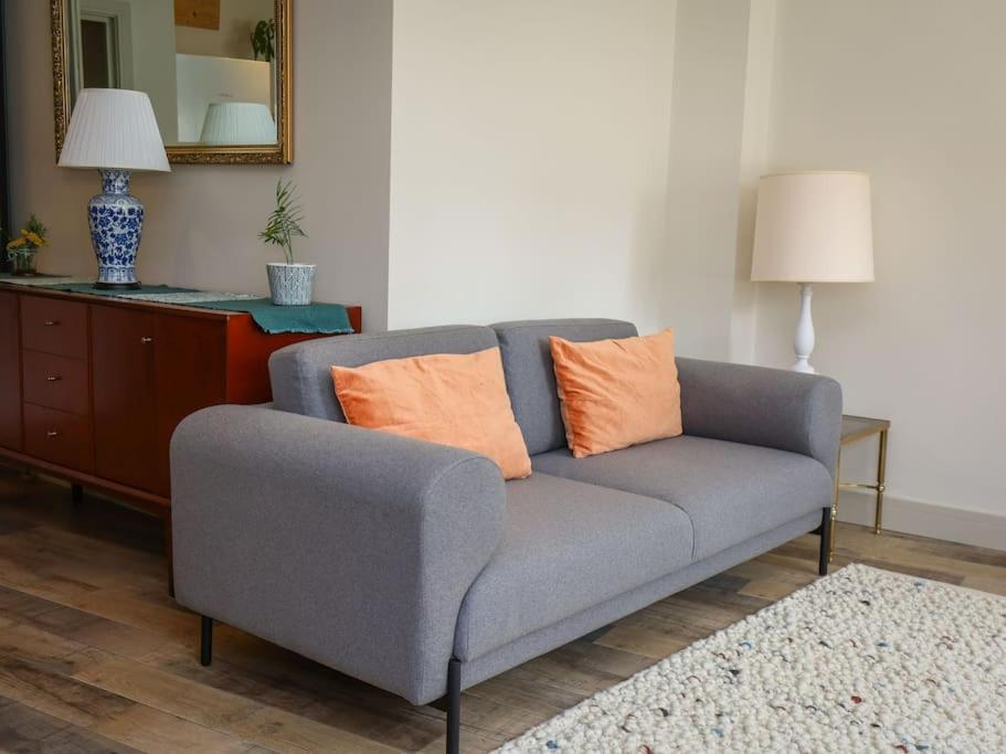 Spacious 1-Bed Apartment With Super King Or Twin In Central Charlbury, Cotswolds Экстерьер фото