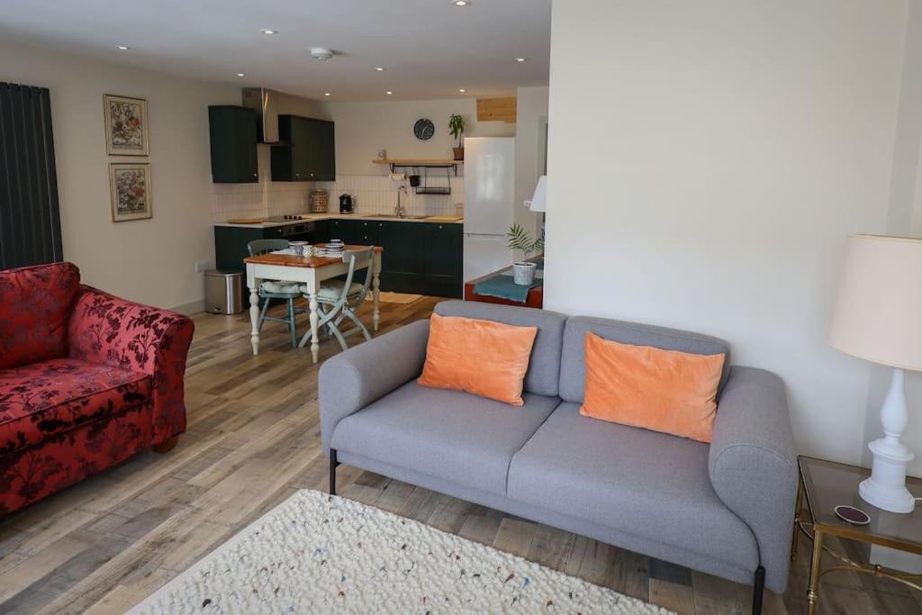 Spacious 1-Bed Apartment With Super King Or Twin In Central Charlbury, Cotswolds Экстерьер фото