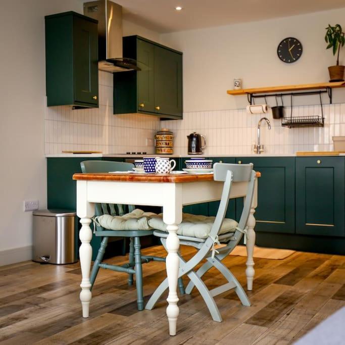 Spacious 1-Bed Apartment With Super King Or Twin In Central Charlbury, Cotswolds Экстерьер фото