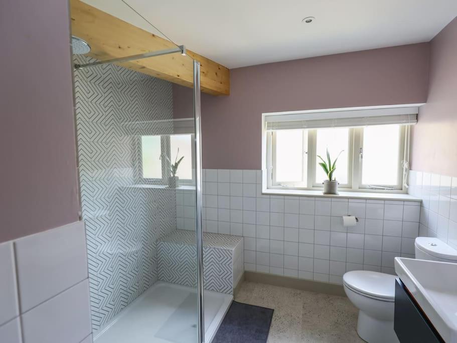 Spacious 1-Bed Apartment With Super King Or Twin In Central Charlbury, Cotswolds Экстерьер фото